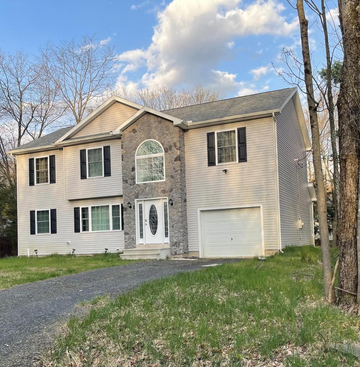 Holiday home Pocono Escape - Modern & Cozy *