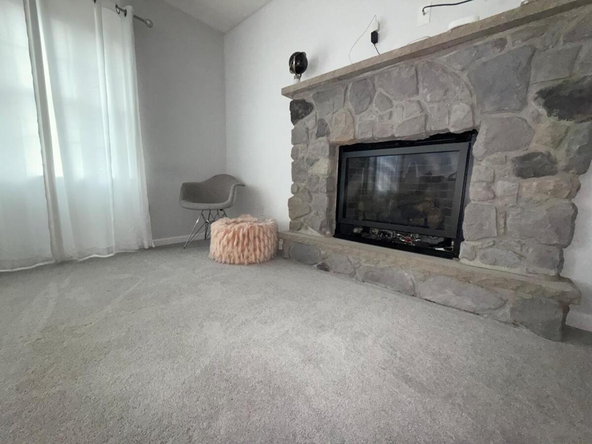 Pocono Escape - Modern & Cozy *